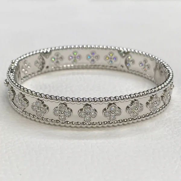 18K White Gold Van Cleef Arpels Perlée Clovers Diamond Bracelet Medium Model VCARN5B100