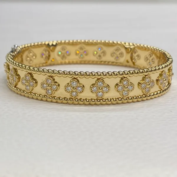 18K Yellow Gold Van Cleef Arpels Perlée Clover Bracelet Diamonds VCARO3YB00