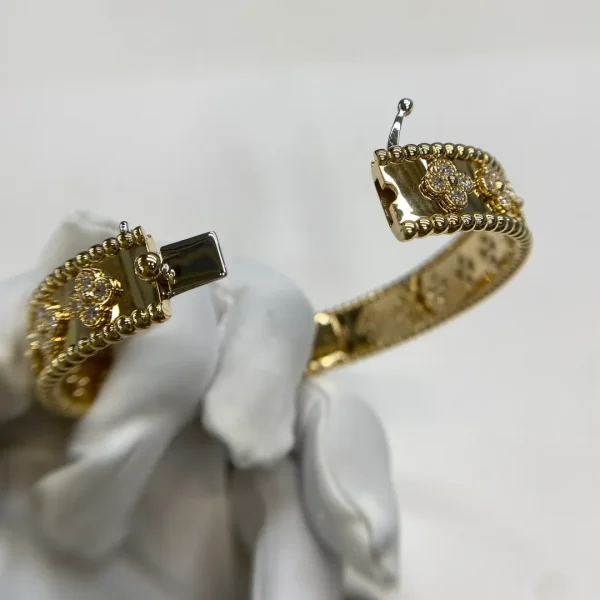 18K Yellow Gold Van Cleef Arpels Perlée Clover Bracelet Diamonds VCARO3YB00