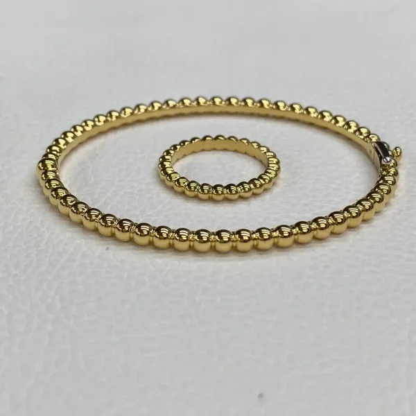 18K Yellow Gold Van Cleef Arpels Perlée pearls of gold bracelet VCARO7A800