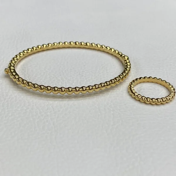 18K Yellow Gold Van Cleef Arpels Perlée pearls of gold bracelet VCARO7A800