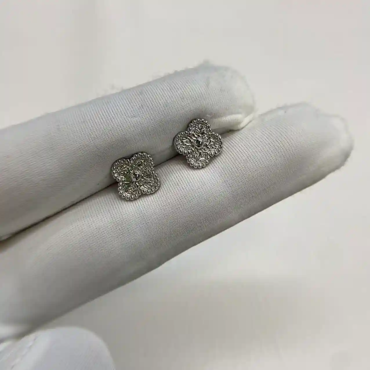 18K White Gold Van Cleef Arpels Sweet Alhambra Earstuds (3) 18K White Gold Van Cleef Arpels Sweet Alhambra Earstuds