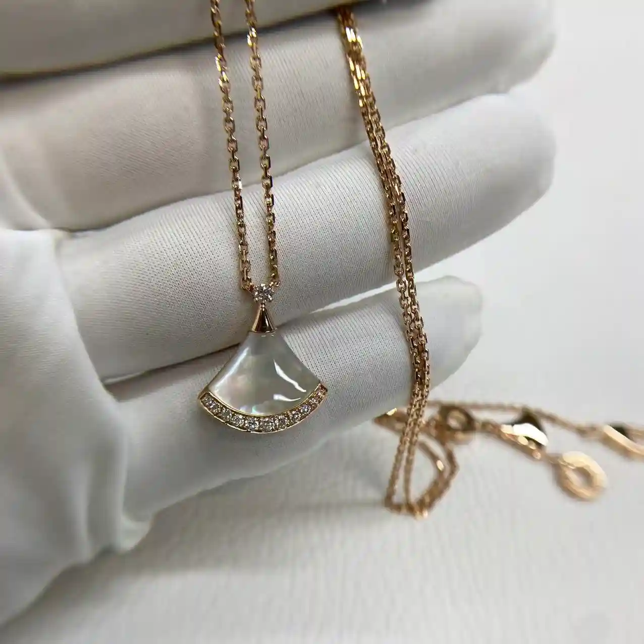 18K Rose Gold Bvlgari DIVAS’ DREAM Necklace Pave Diamonds Ref (4) 18K Rose Gold Bvlgari DIVAS’ DREAM Necklace Pave Diamonds Ref.358365