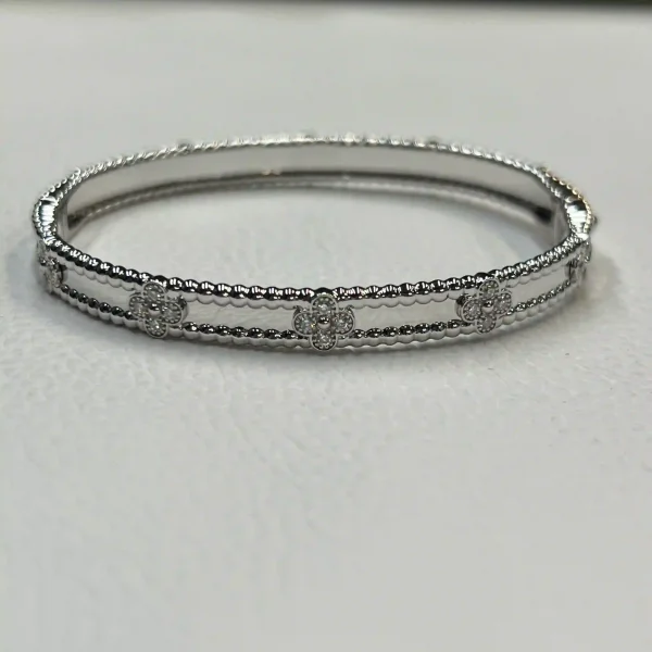 18K White Gold Van Cleef Arpels Perlée Sweet Clovers Bracelet Medium Model VCARP6XA00