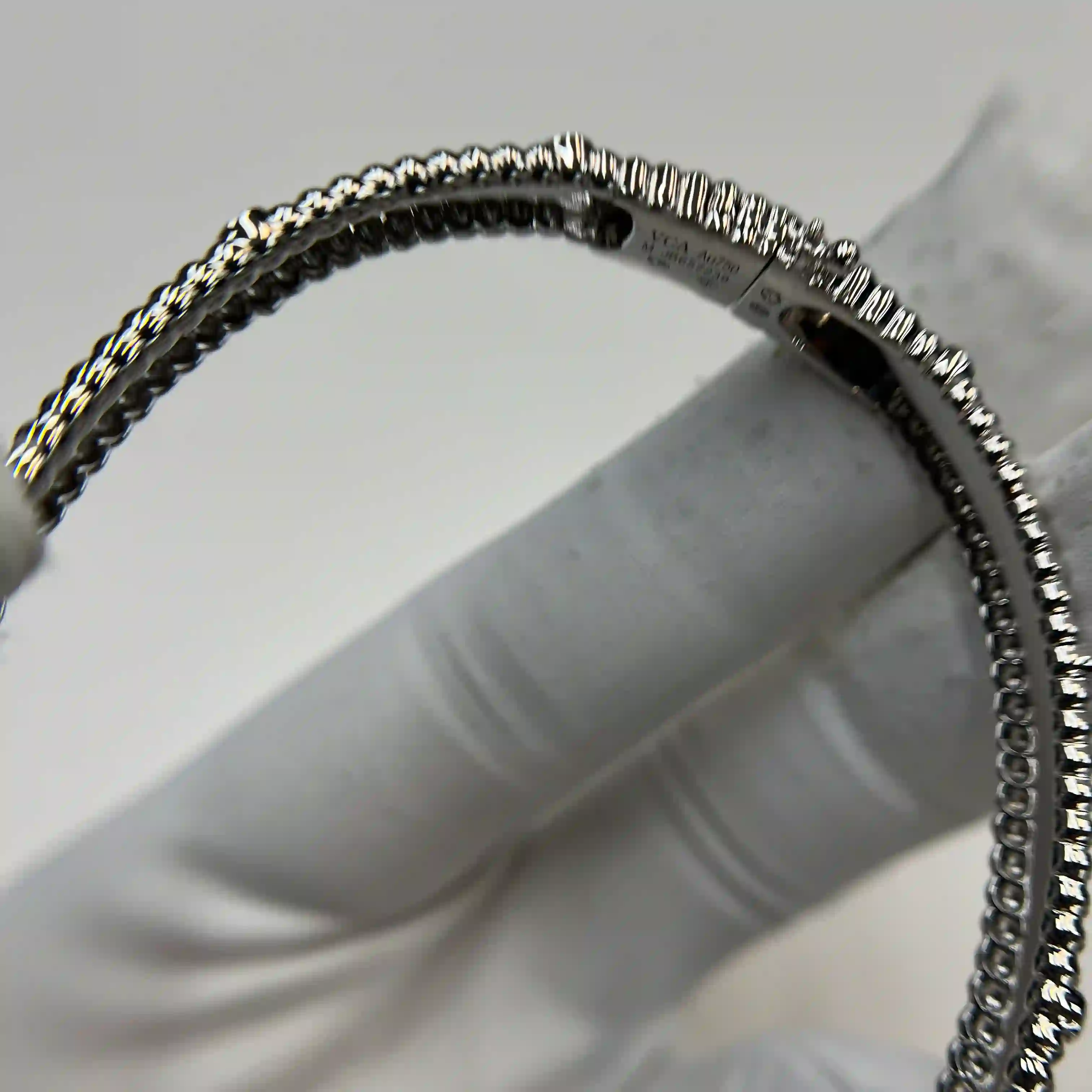 18K White Gold Van Cleef Arpels Perlée Sweet Clovers Bracelet Medium Model VCARP6XA00 (4) 18K White Gold Van Cleef Arpels Perlée Sweet Clovers Bracelet Medium Model VCARP6XA00
