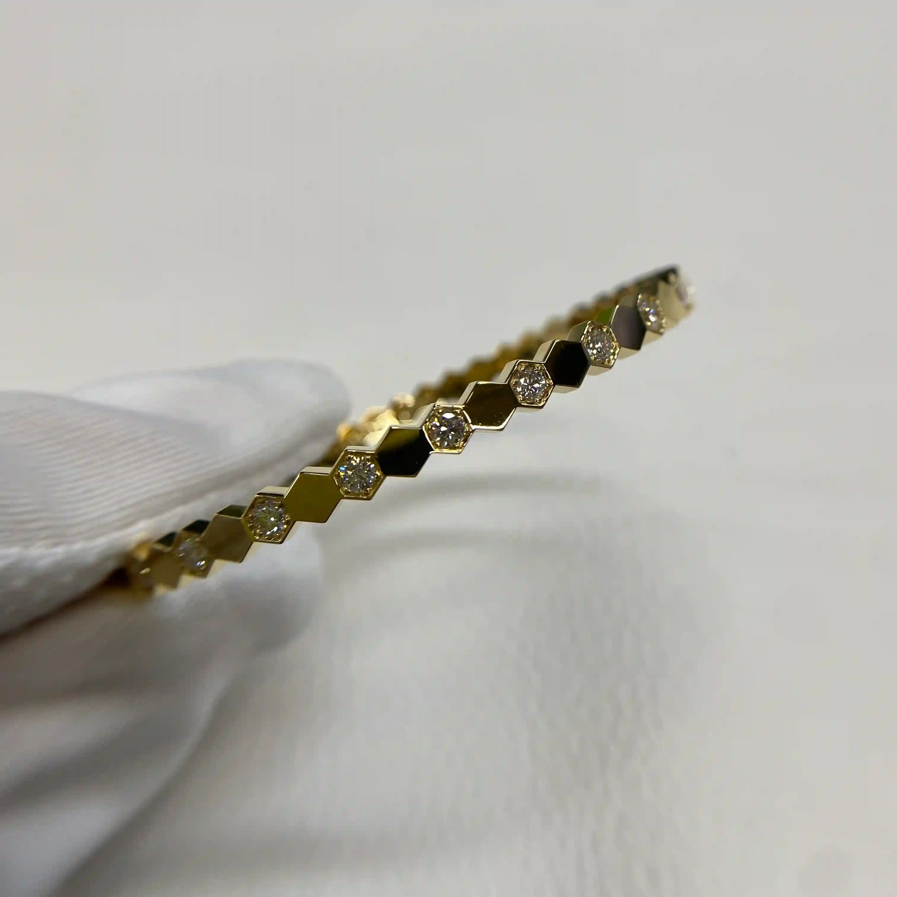 18K Yellow Gold Bee de Chaumet Bracelet Semi-pavé Diamonds 083439 (3) 18K Yellow Gold Bee de Chaumet Bracelet Semi-pavé Diamonds 083439