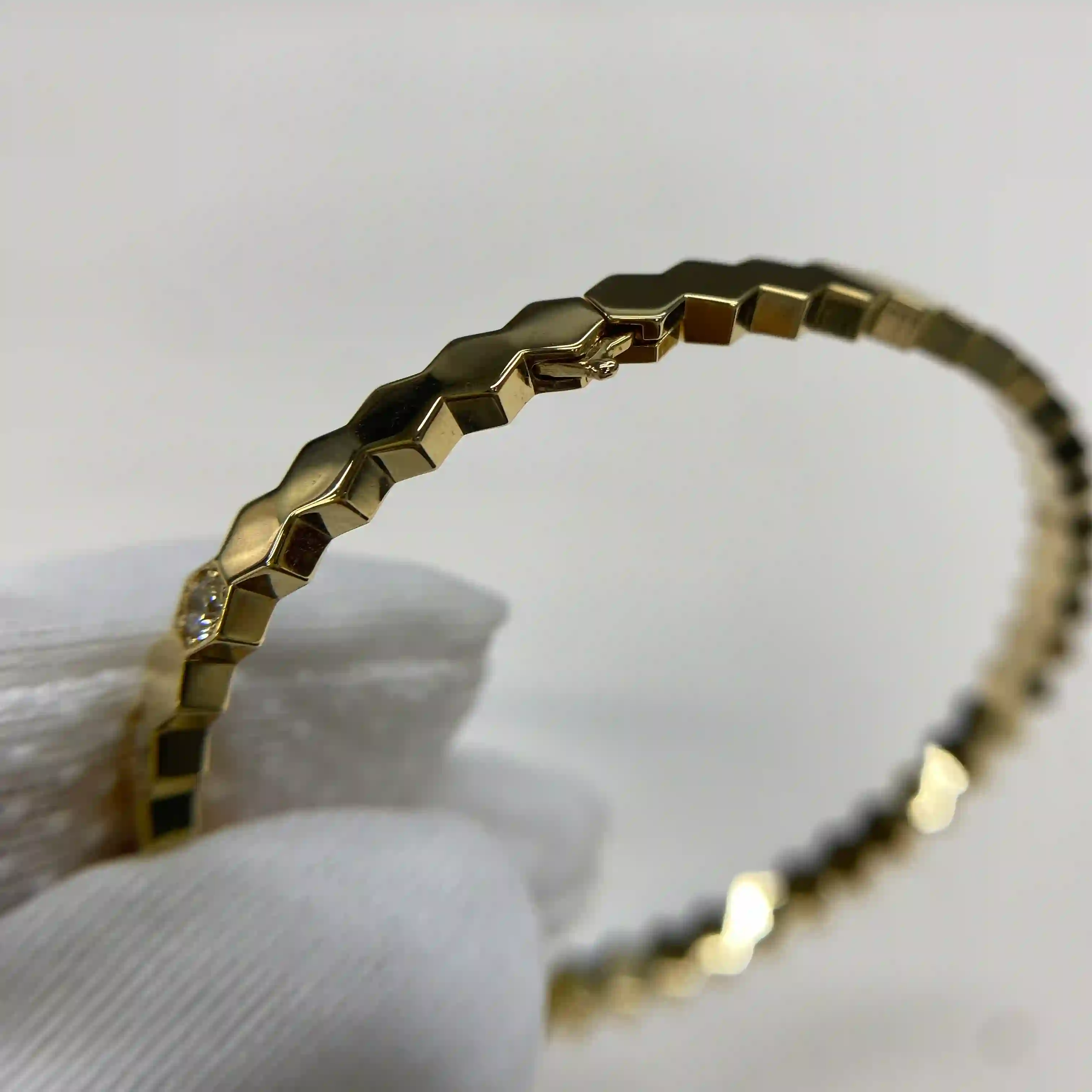18K Yellow Gold Bee de Chaumet Bracelet Semi-pavé Diamonds 083439 (5) 18K Yellow Gold Bee de Chaumet Bracelet Semi-pavé Diamonds 083439