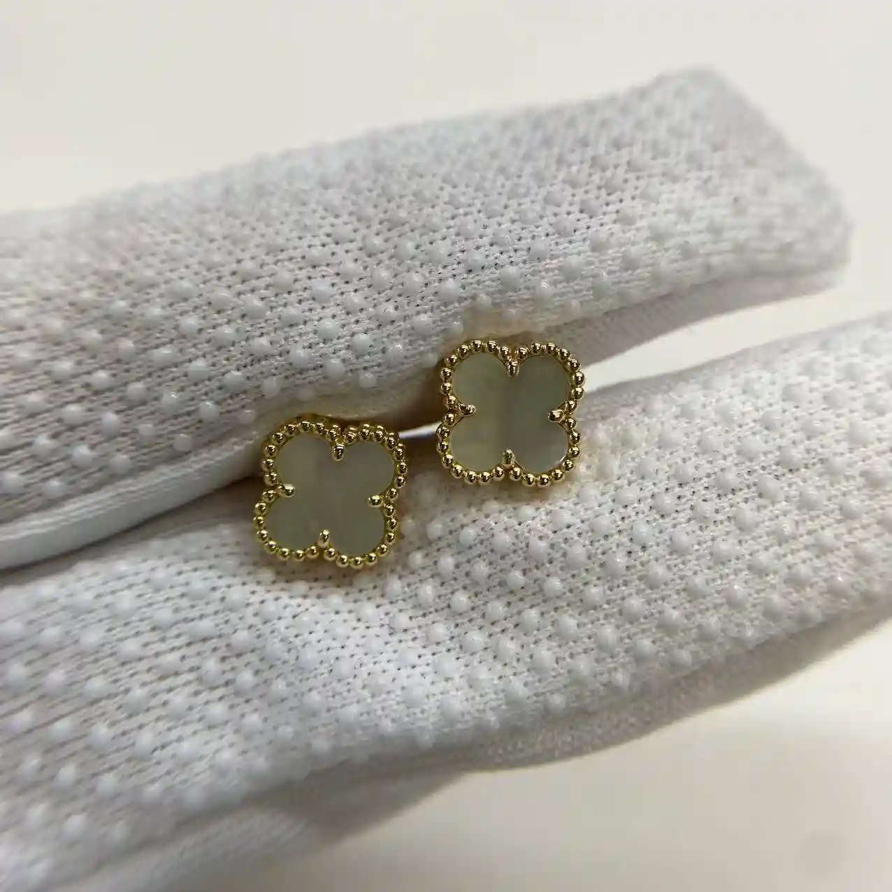 18K Yellow Gold Van Cleef Arpels Sweet Alhambra Earstuds VCARA44800 (3) 18K Yellow Gold Van Cleef Arpels Sweet Alhambra Earstuds VCARA44800