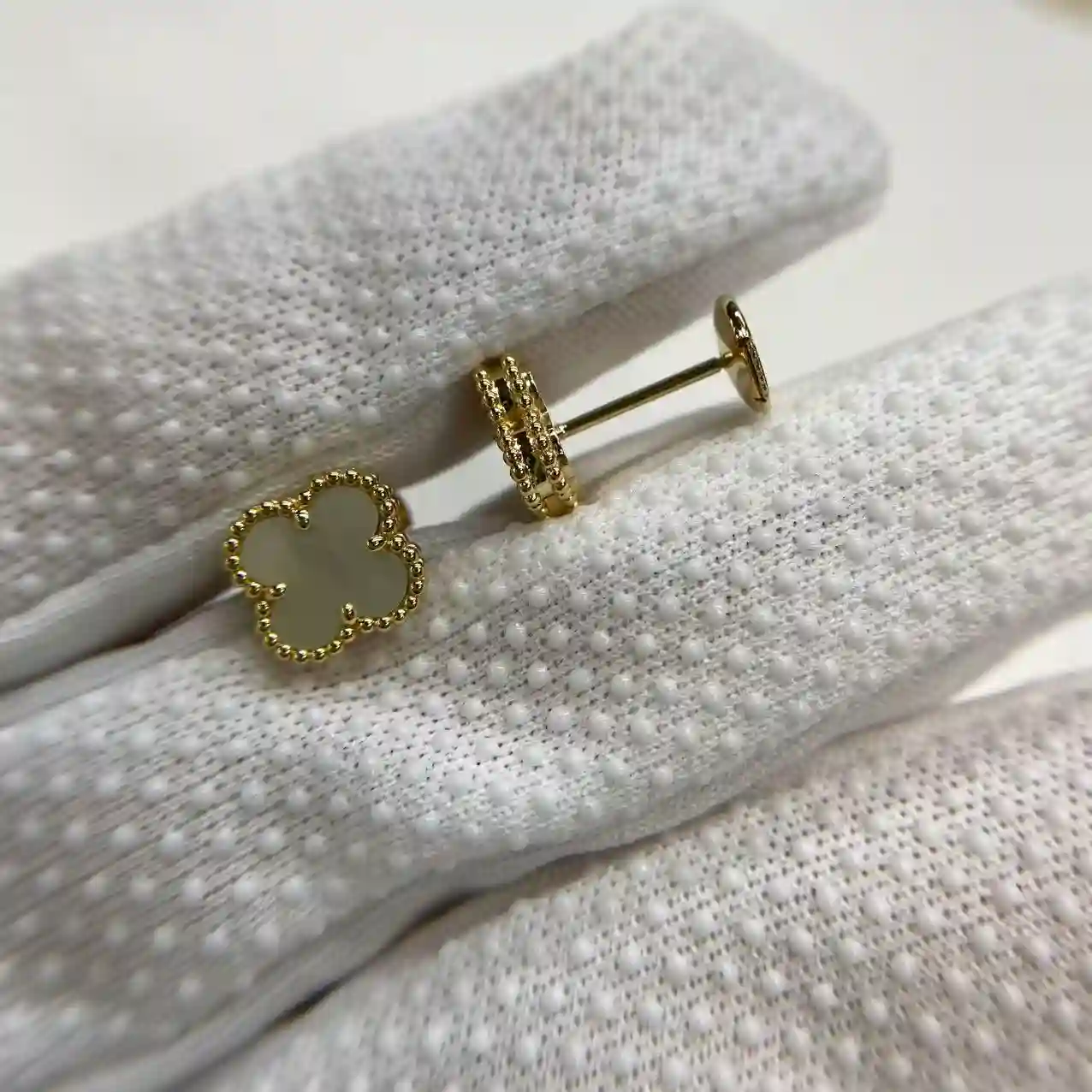 18K Yellow Gold Van Cleef Arpels Sweet Alhambra Earstuds VCARA44800 (4) 18K Yellow Gold Van Cleef Arpels Sweet Alhambra Earstuds VCARA44800
