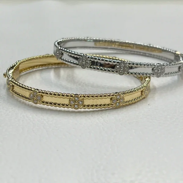 18K Yellow Gold Van Cleef Arpels Sweet Clovers Bracelet Medium Model VCARP6X600