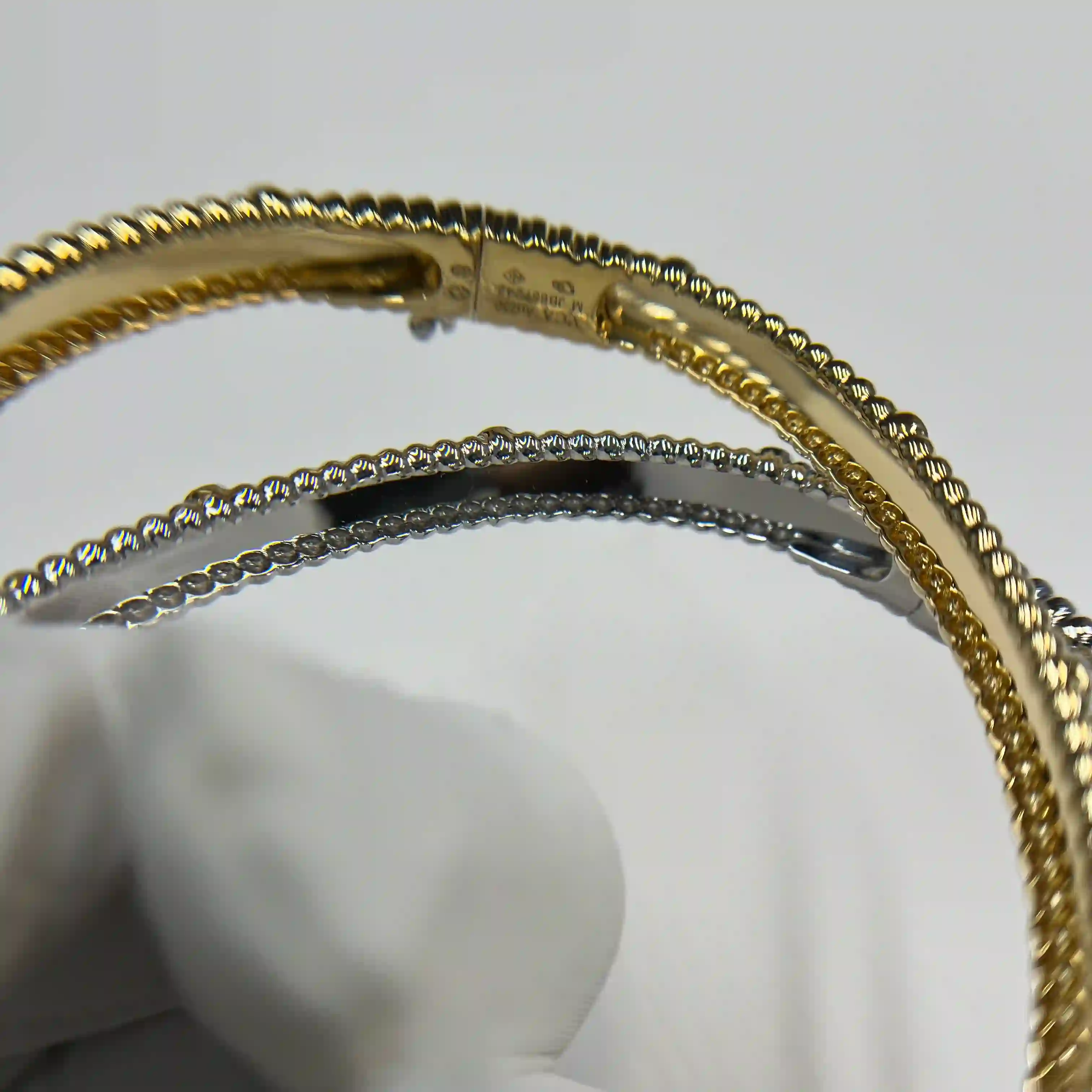 18K Yellow Gold Van Cleef Arpels Sweet Clovers Bracelet Medium Model VCARP6X600 (4) 18K Yellow Gold Van Cleef Arpels Sweet Clovers Bracelet Medium Model VCARP6X600