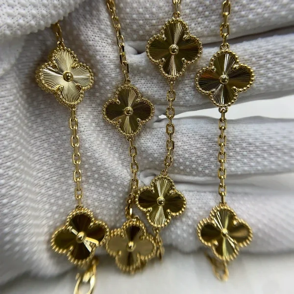 18K Yellow Gold Van Cleef Arpels Vintage Alhambra Necklace 10 Motifs VCARP3JJ00