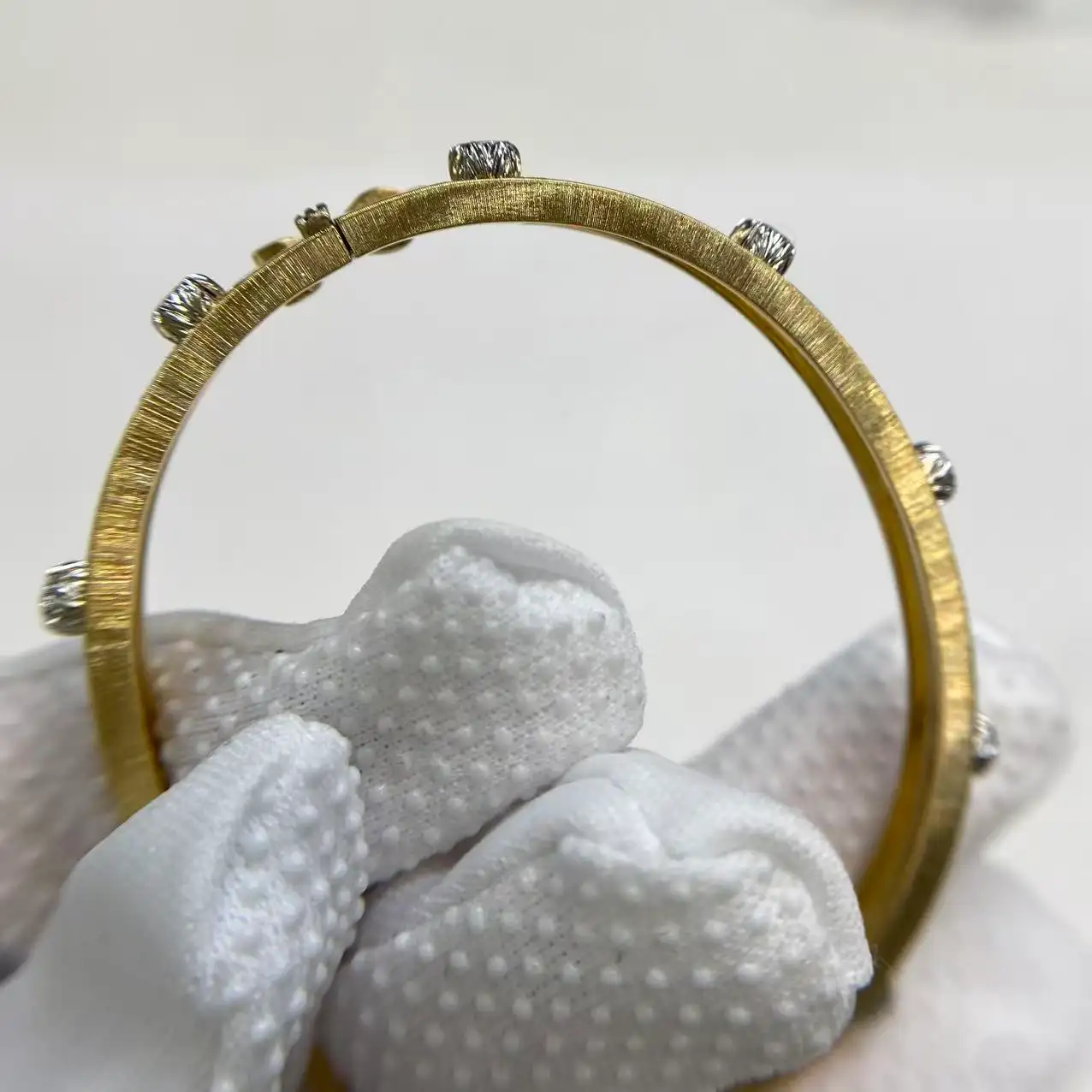 18K Yellow Gold and Diamond Buccellati Classica Macri Bangle Bracelet JAUBRA007093 (1) 18K Yellow Gold and Diamond Buccellati Classica Macri Bangle Bracelet JAUBRA007093