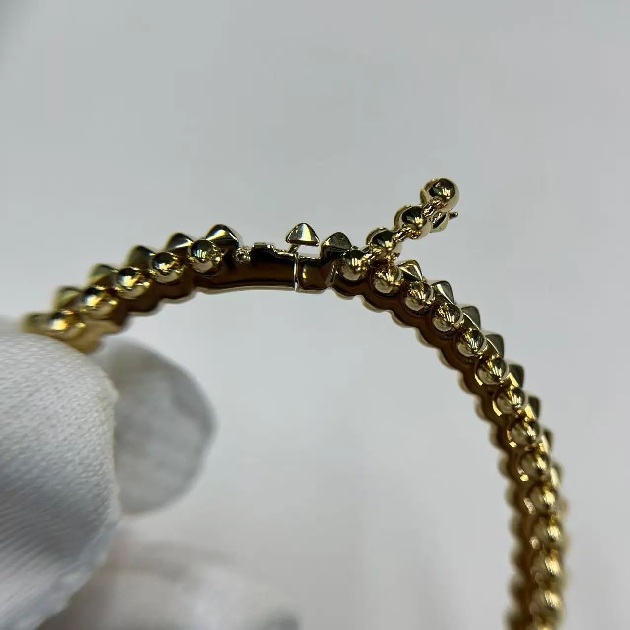 18K Yellow Gold Clash de Cartier Bracelet Small Model Ref. B6081317 (1) 18K Yellow Gold Clash de Cartier Bracelet Small Model Ref. B6081317